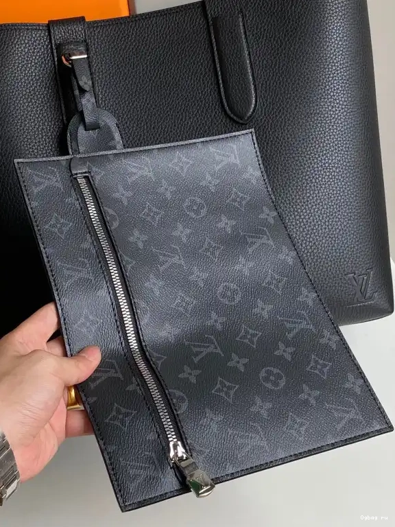 CABAS LOUIS VUITTON VOYAGE 0617